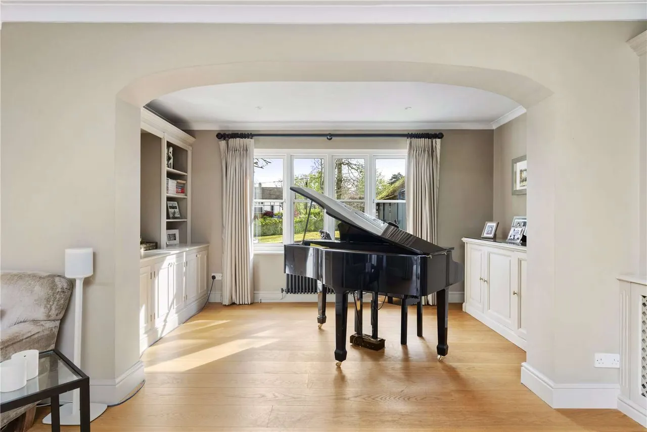 Binton Lane, Farnham, Surrey, GU10 1LG, photo 8