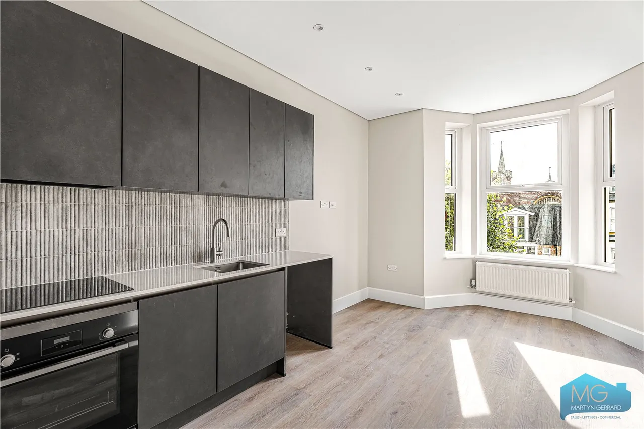 1 bed flat for sale, Parkhurst Road, London, N11