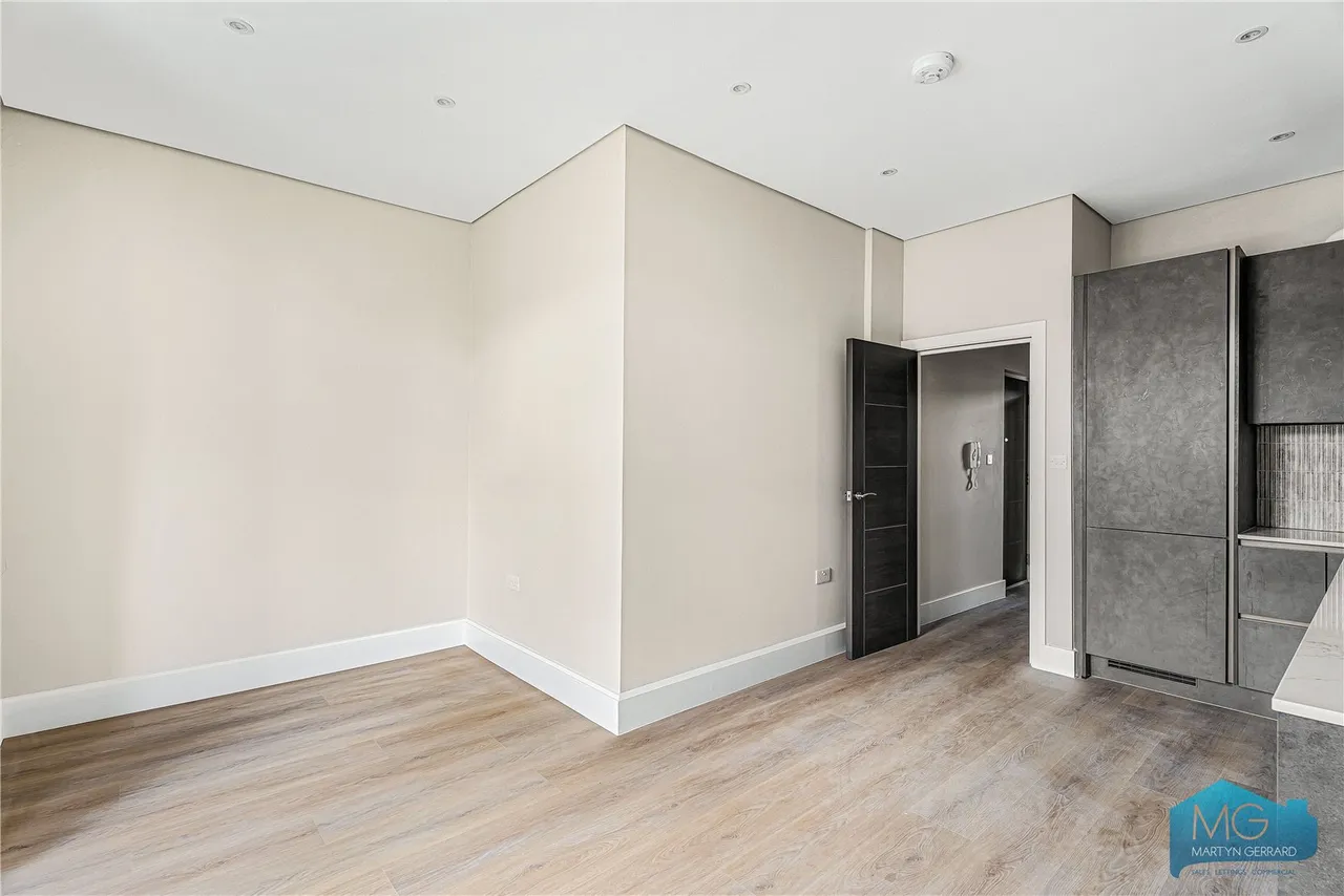 Parkhurst Road, London, N11, photo 9