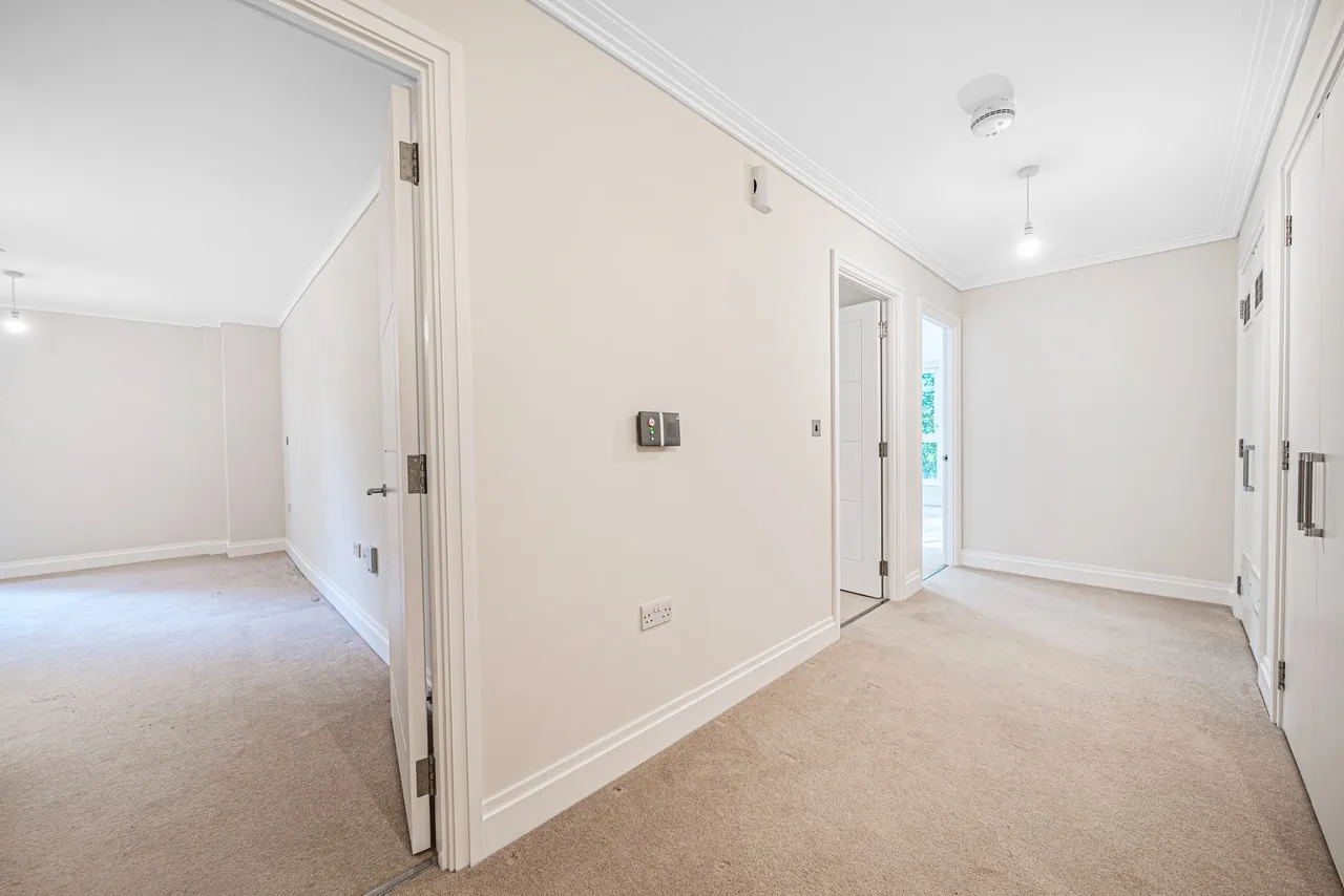 Englefield Green, Not specified, TW20 0LL, photo 9