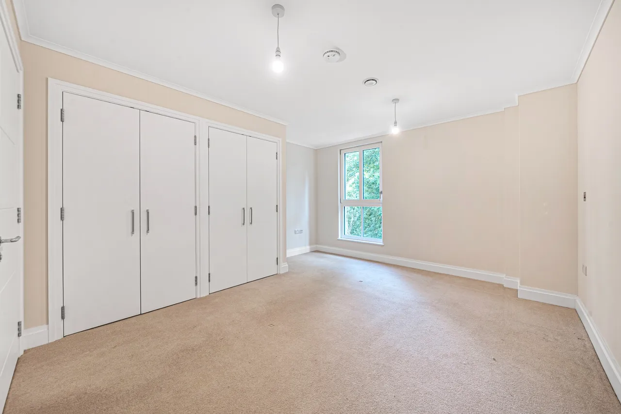 Englefield Green, Not specified, TW20 0LL, photo 11