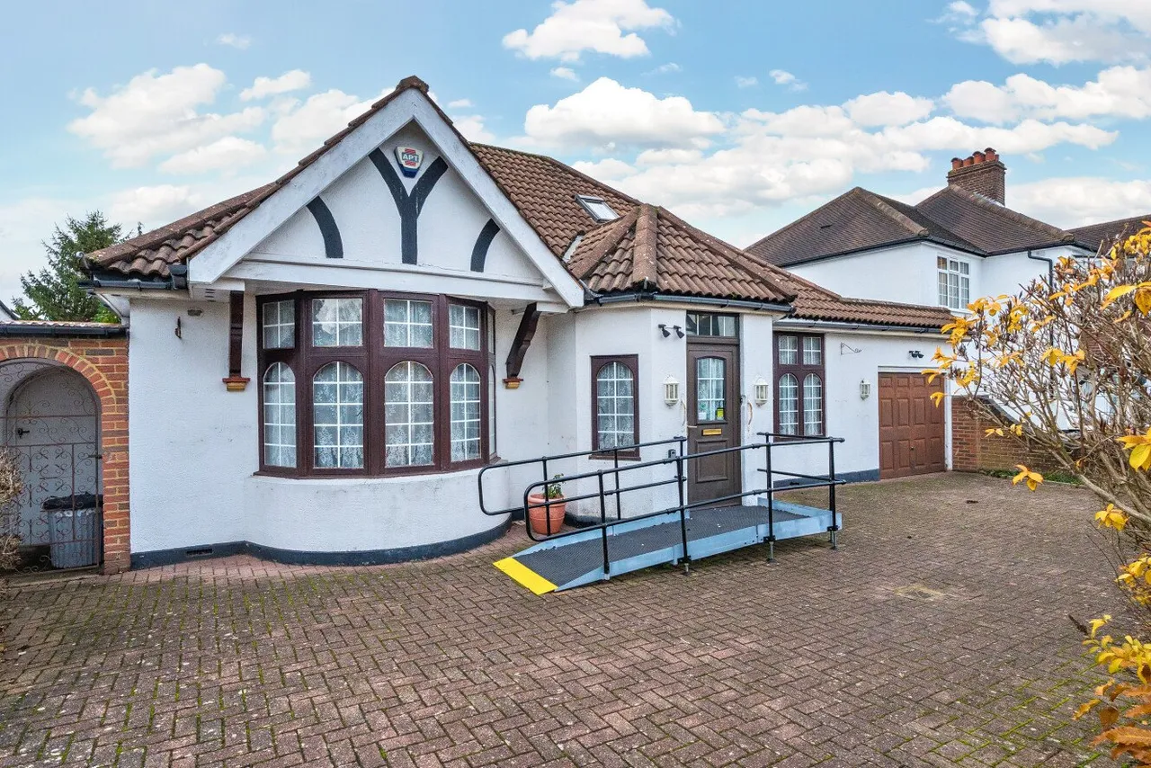 3 bed house for sale, Park Avenue, West Wickham, BR4
