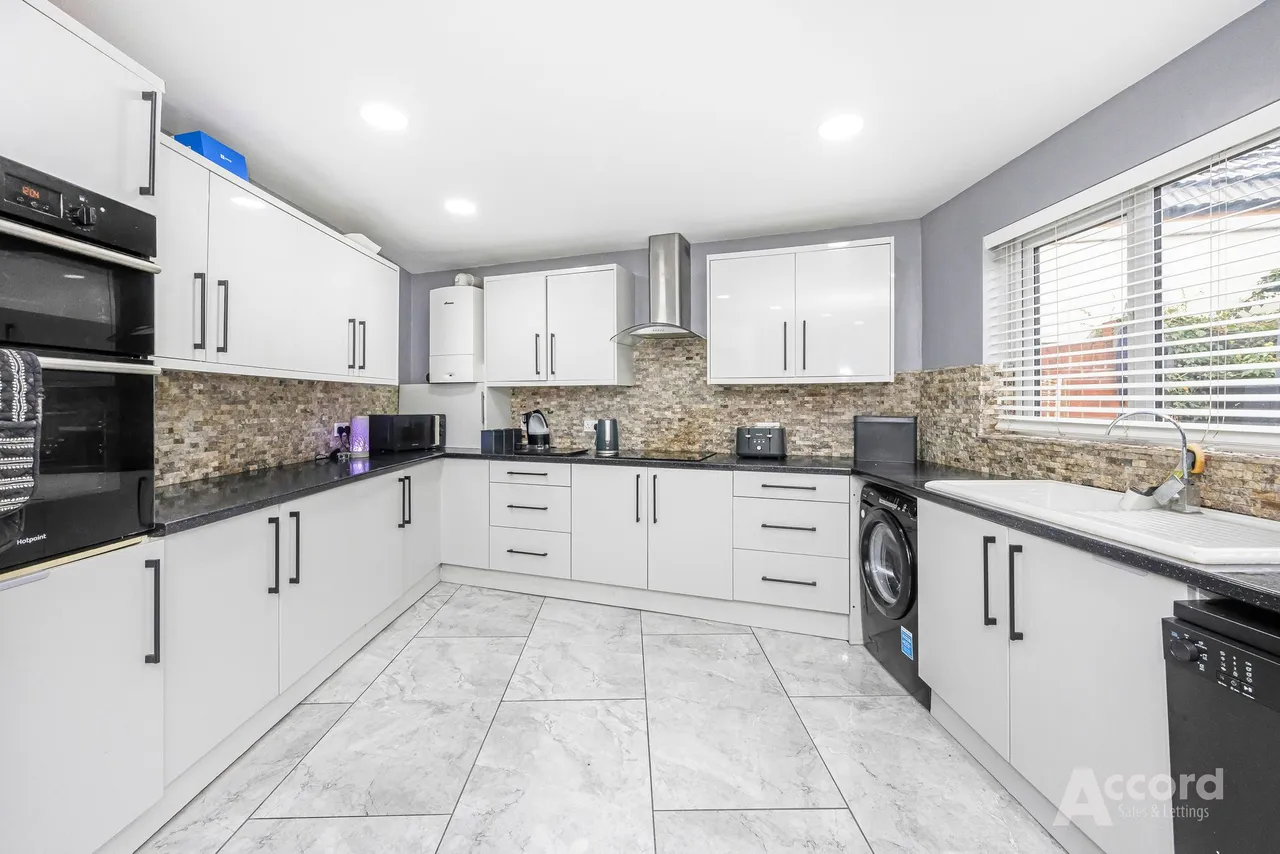 Lawns Way, Romford, RM5, photo 26