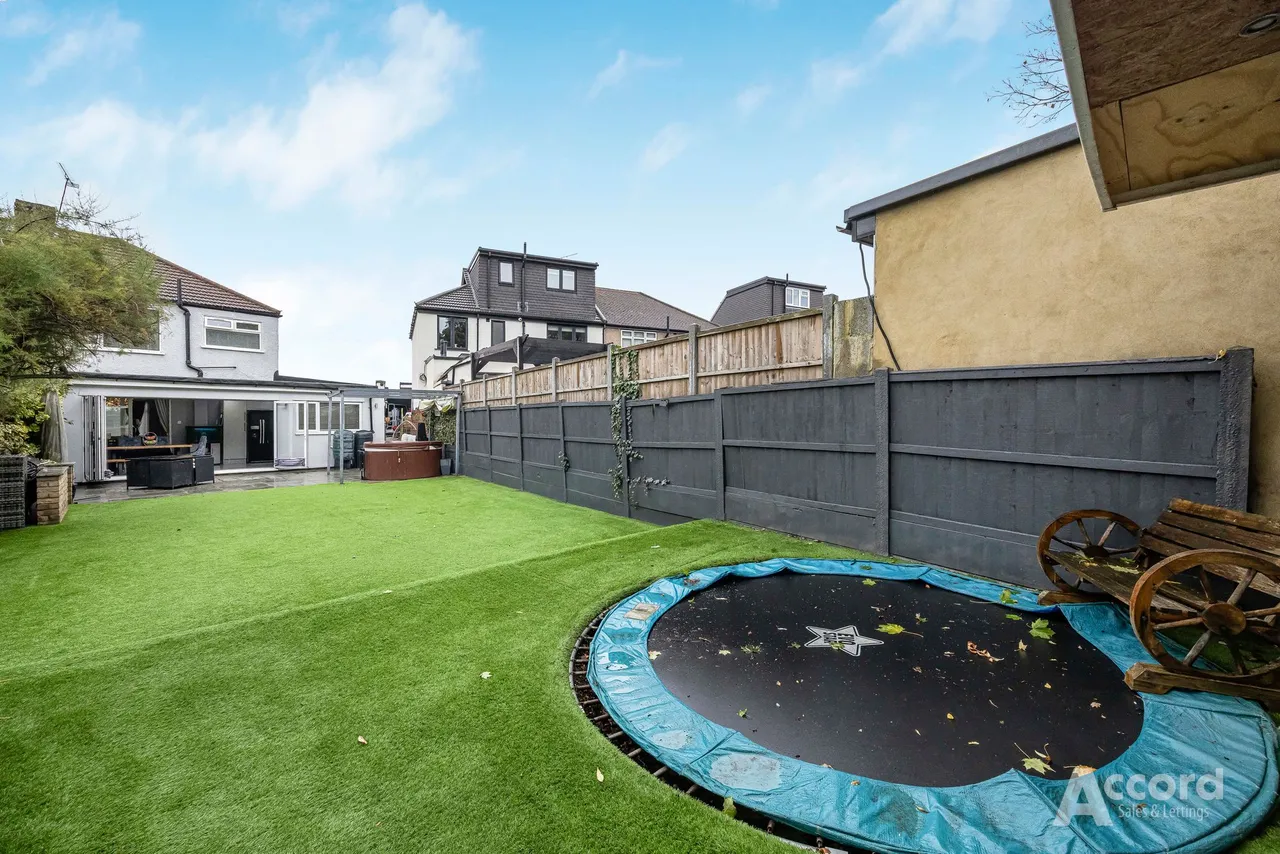 Lawns Way, Romford, RM5, photo 22