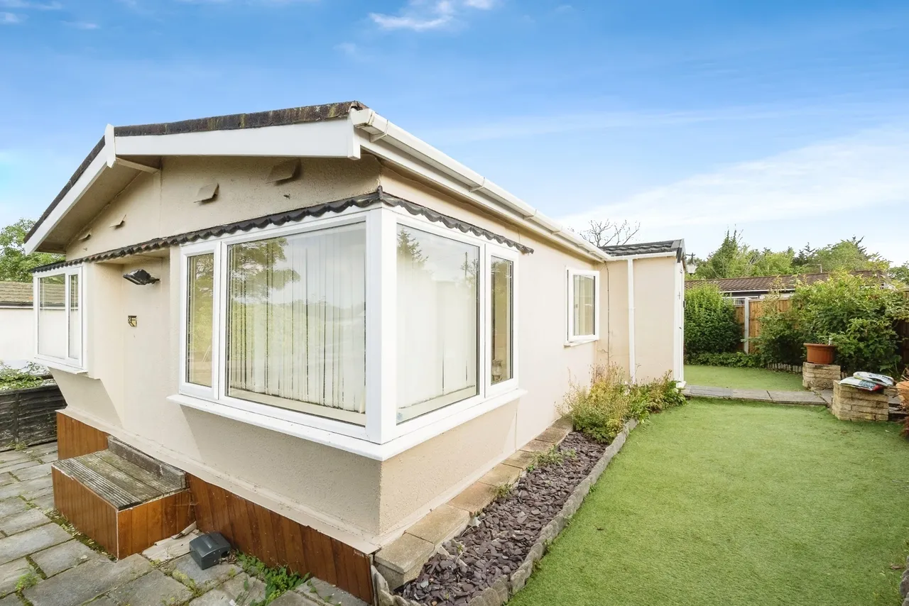 2 bed mobile home for sale — Sunset Drive, Havering-Atte-Bower, Romford, RM4