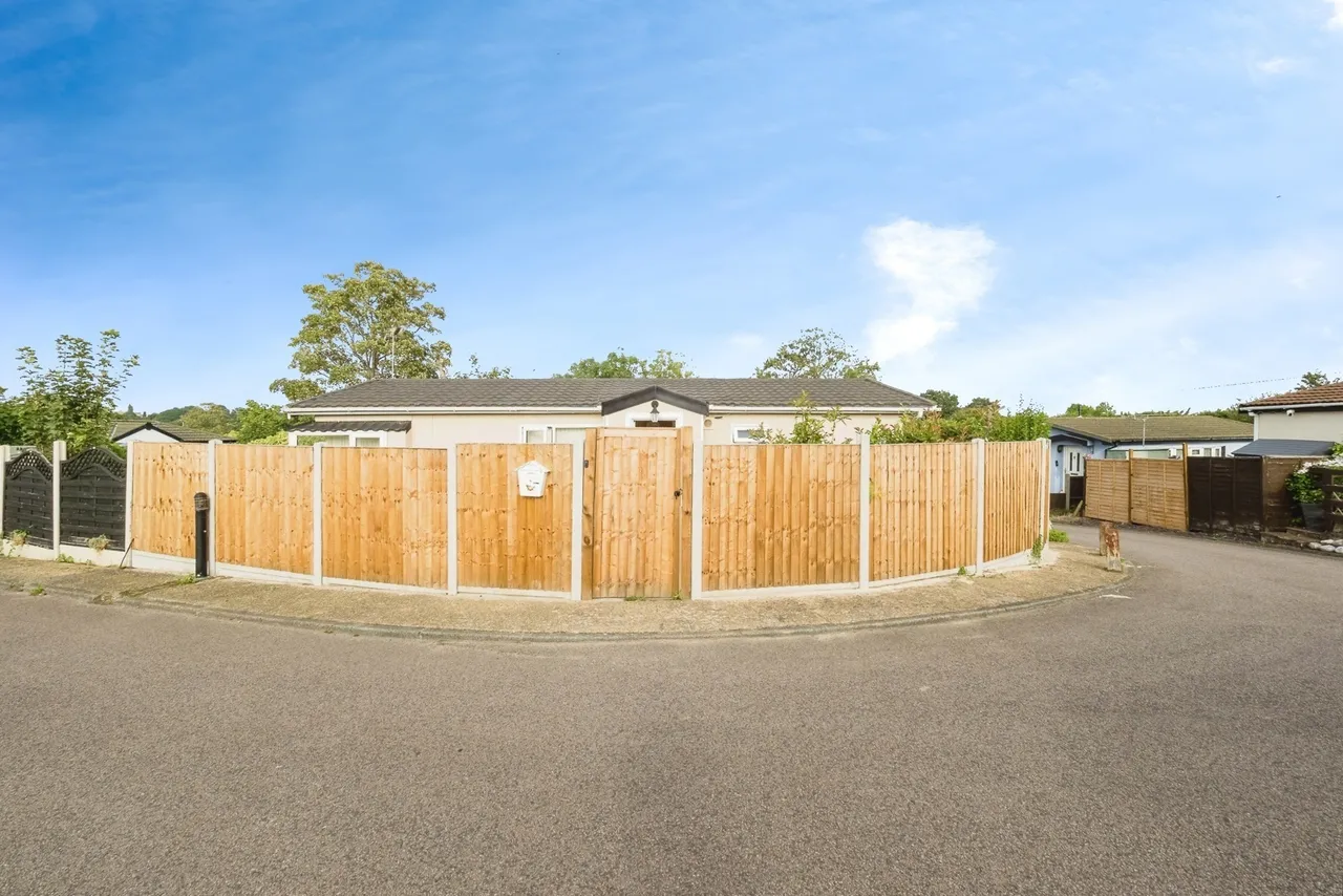 Sunset Drive, Havering-Atte-Bower, Romford, RM4, photo 16