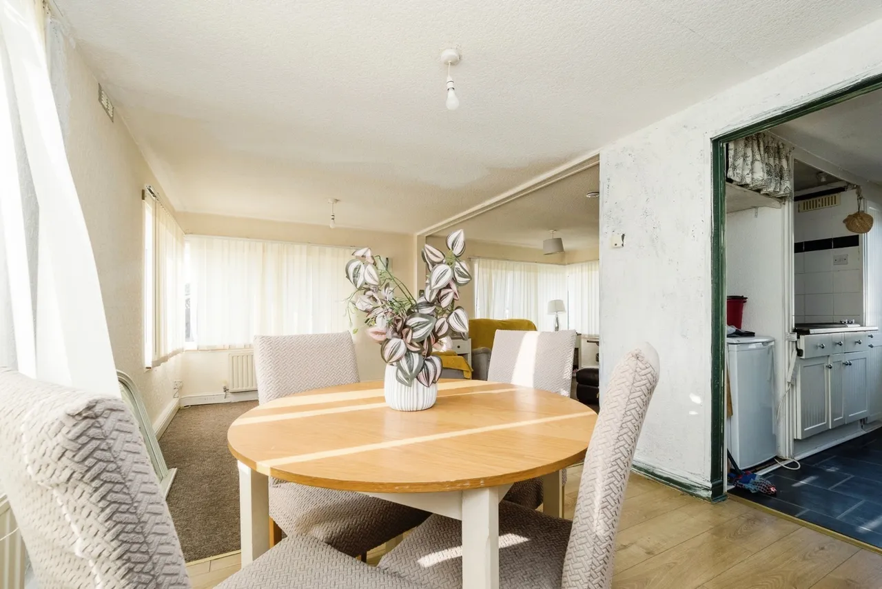 Sunset Drive, Havering-Atte-Bower, Romford, RM4, photo 5