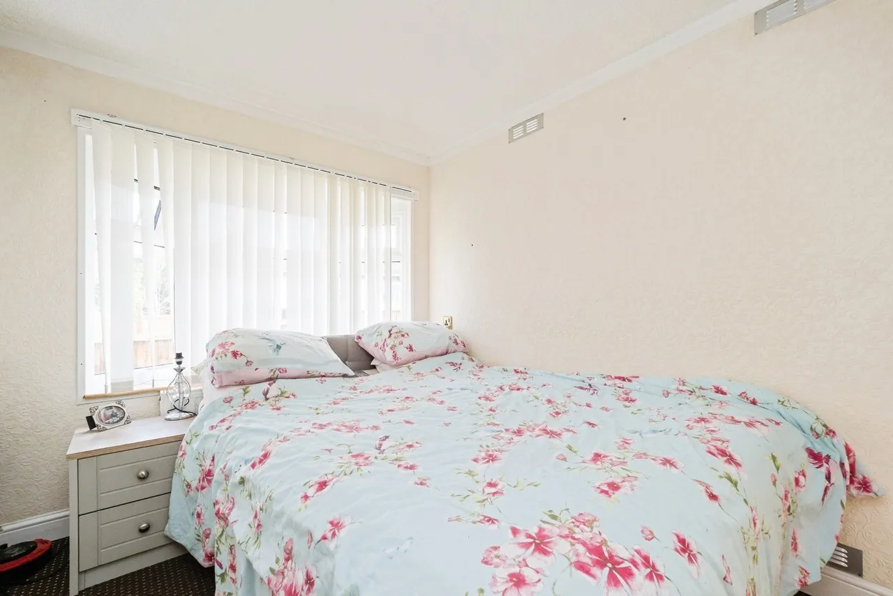 Sunset Drive, Havering-Atte-Bower, Romford, RM4, photo 13