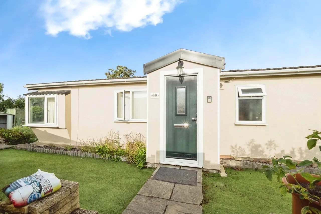 Sunset Drive, Havering-Atte-Bower, Romford, RM4, photo 2