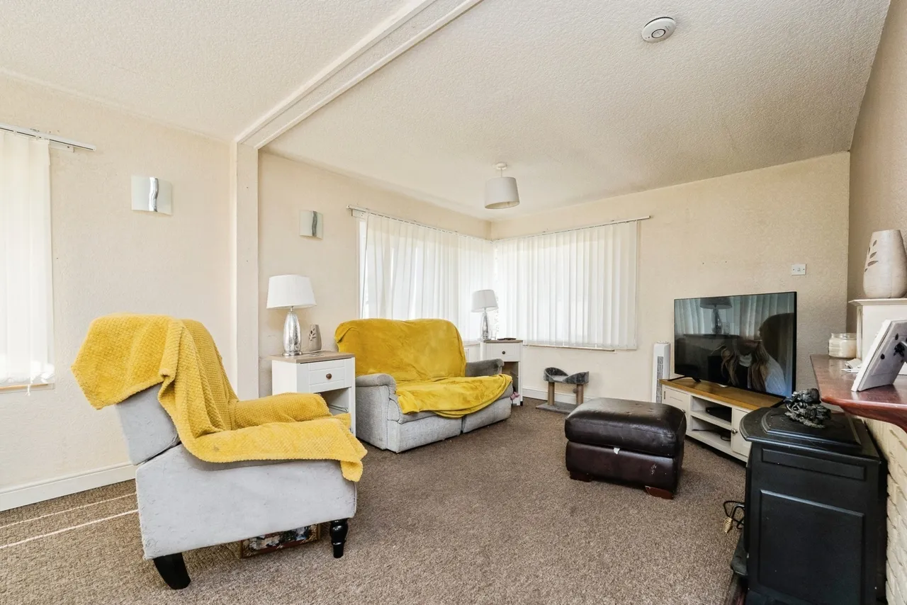 Sunset Drive, Havering-Atte-Bower, Romford, RM4, photo 4
