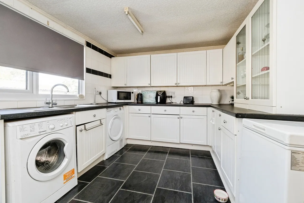 Sunset Drive, Havering-Atte-Bower, Romford, RM4, photo 9