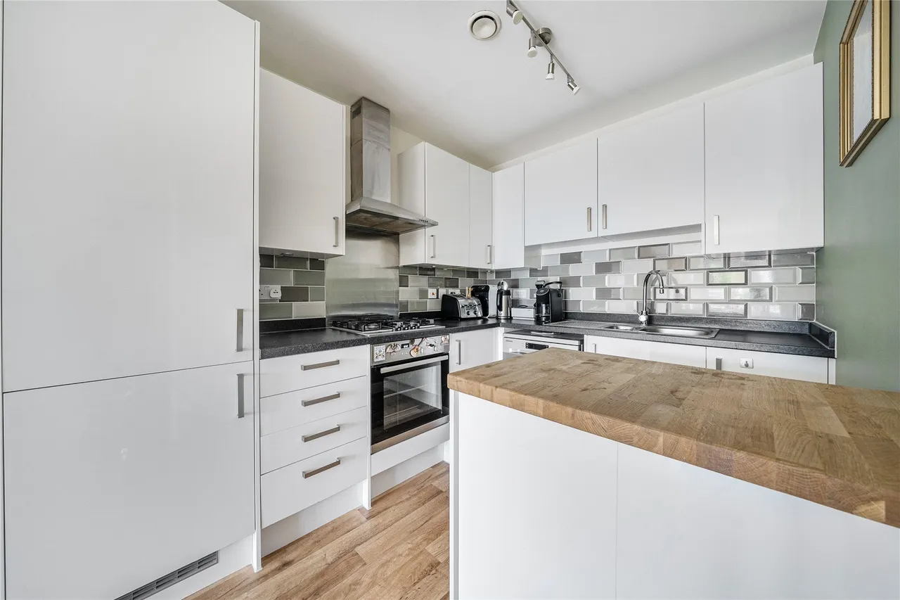 Alderson Grove, Walton On Thames, KT12, photo 11