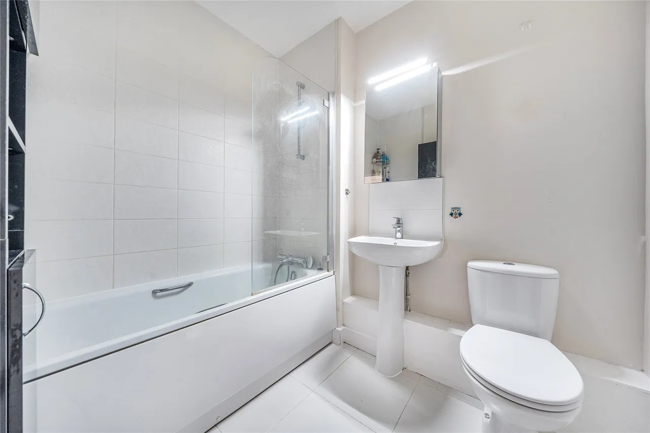 Alderson Grove, Walton On Thames, KT12, photo 8