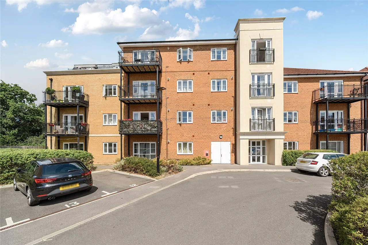 Alderson Grove, Walton On Thames, KT12, photo 5