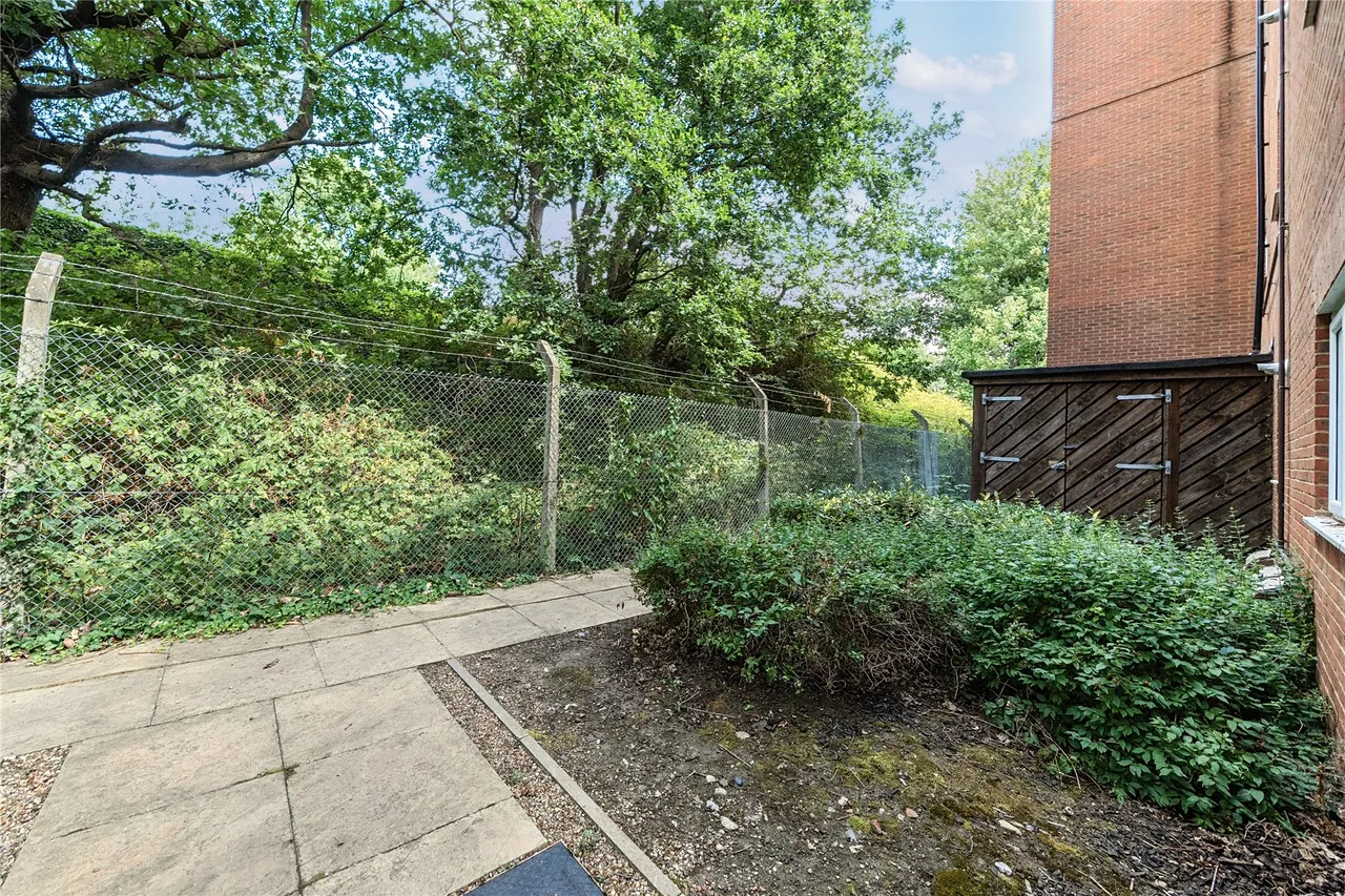 Alderson Grove, Walton On Thames, KT12, photo 15