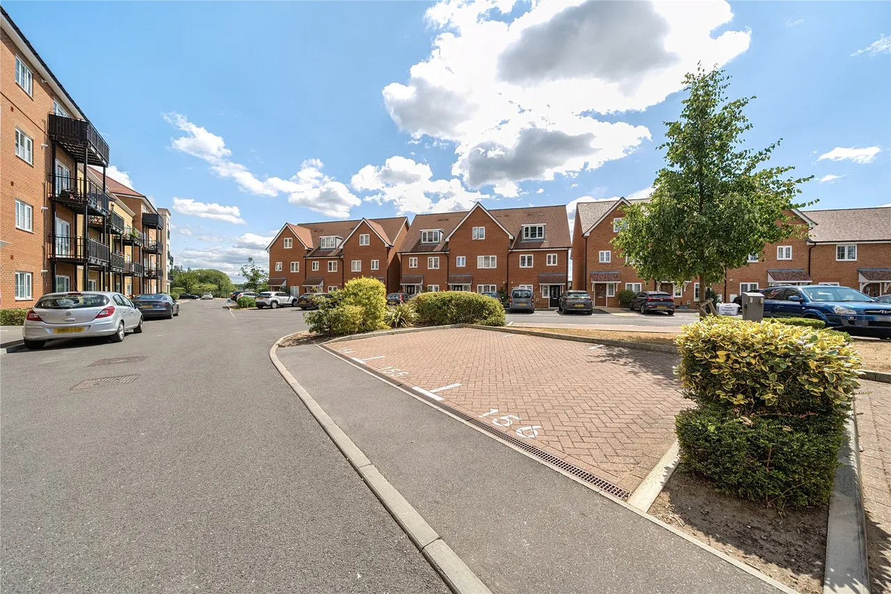 Alderson Grove, Walton On Thames, KT12, photo 14