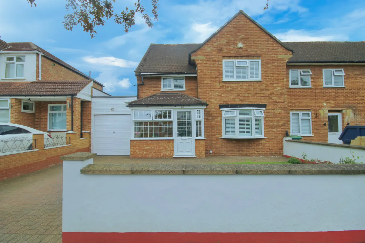 3 bed property for sale, Millet Road, Greenford, UB6