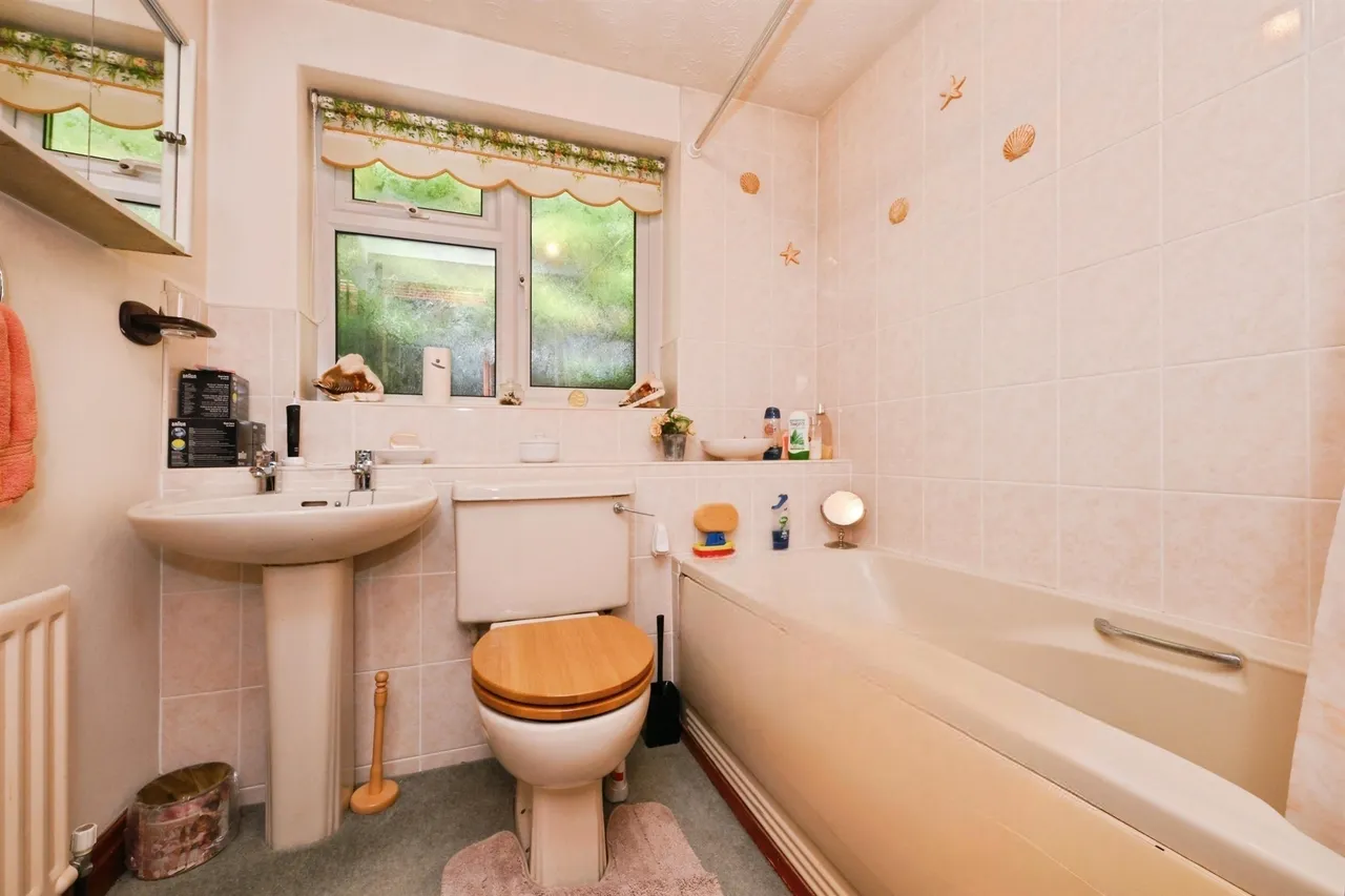 Bryce Close, WARE, photo 9