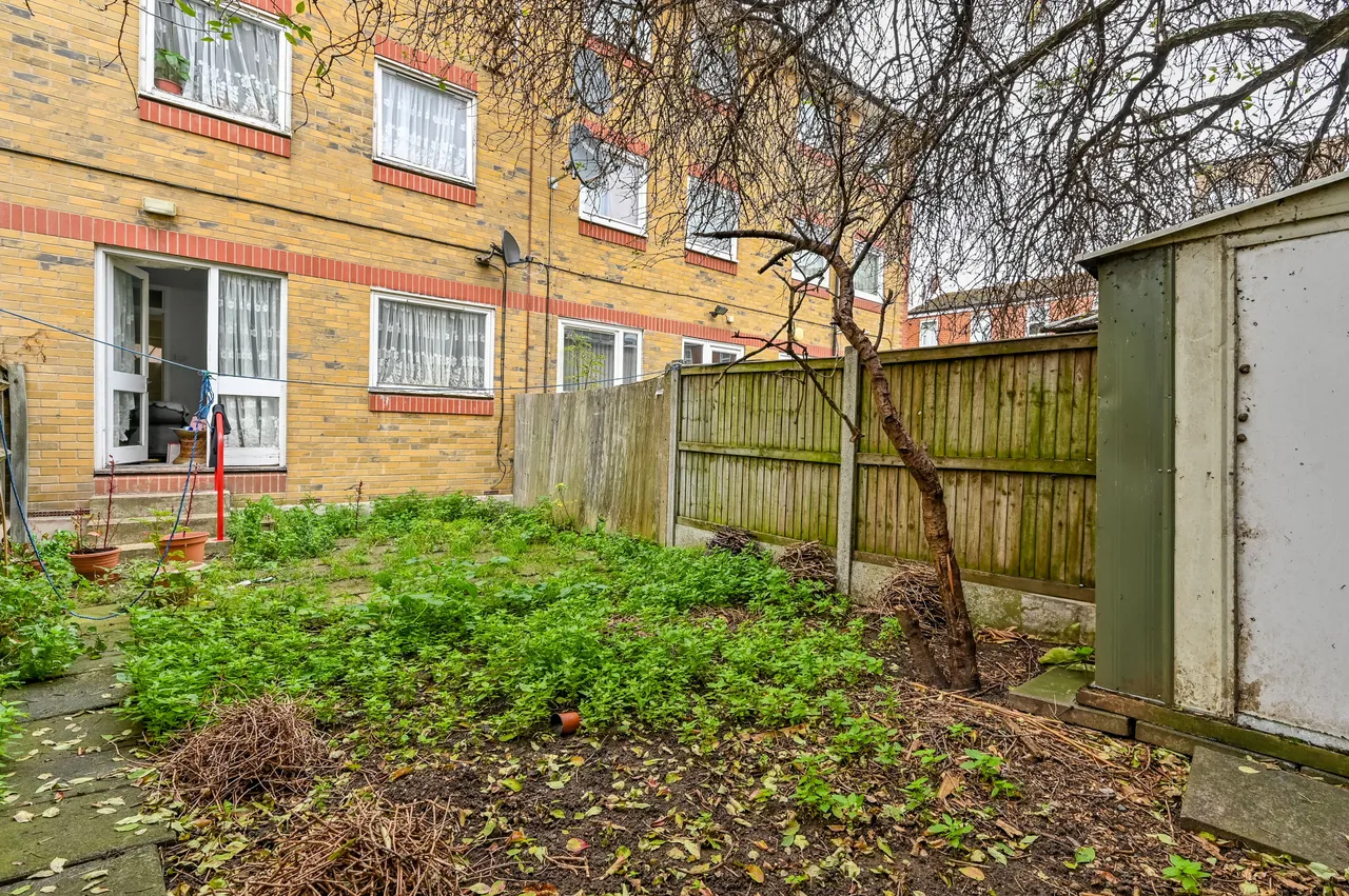 22 Howard Road, London, photo 2
