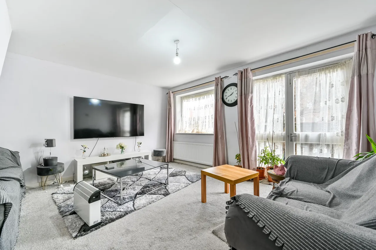 4 bed house for sale — 22 Howard Road, London