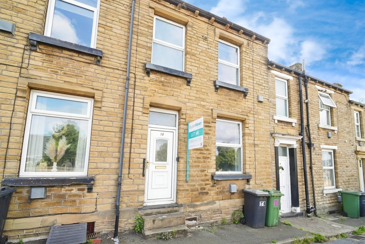 3 bed house for sale — Victoria Street, Moldgreen, Huddersfield