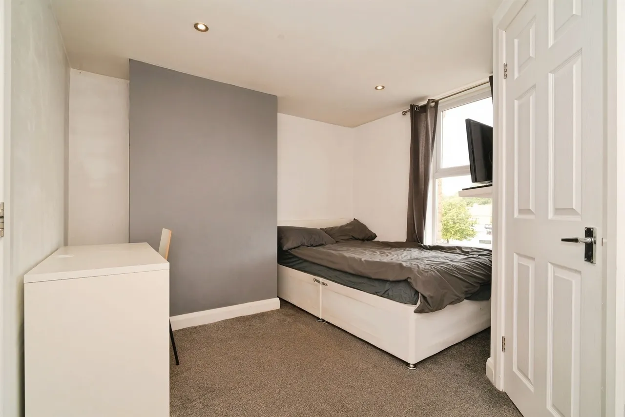 Victoria Street, Moldgreen, Huddersfield, photo 9