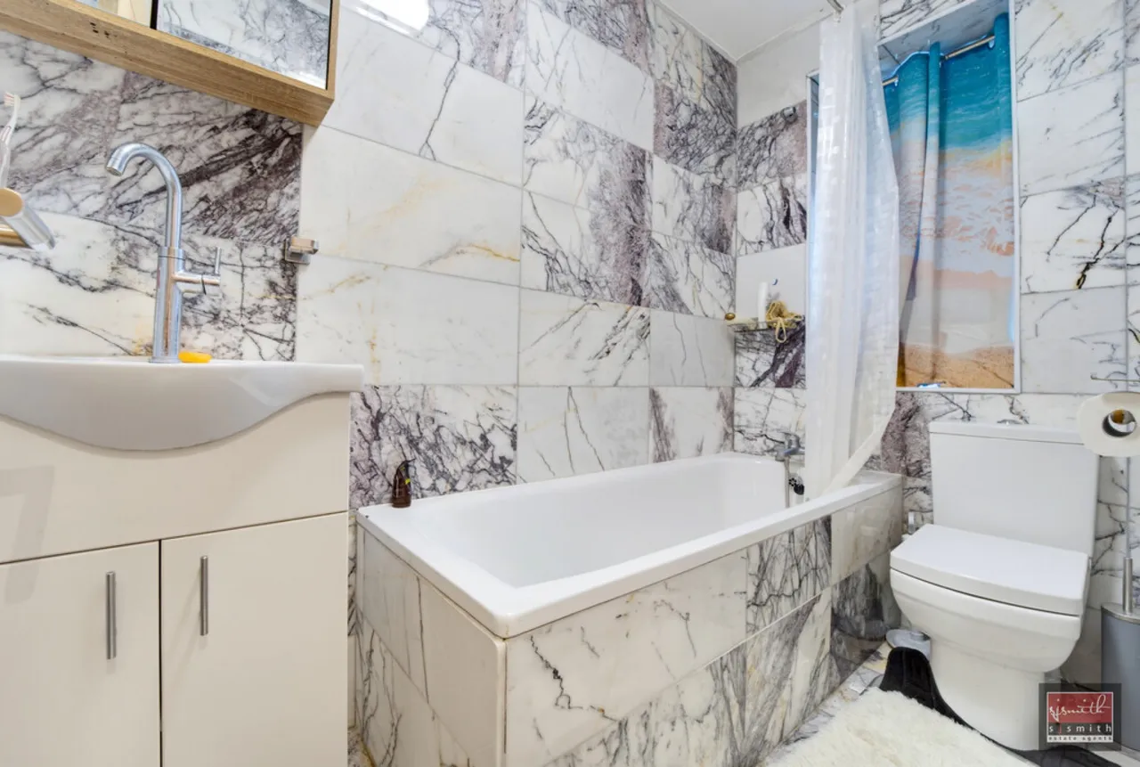 York Close, Staines-upon-Thames, TW18, photo 11