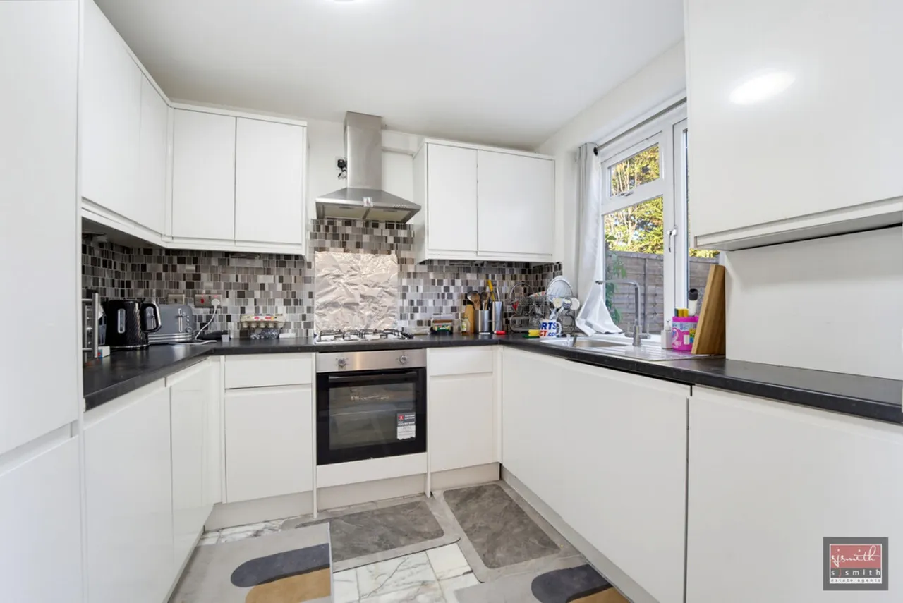 York Close, Staines-upon-Thames, TW18, photo 13