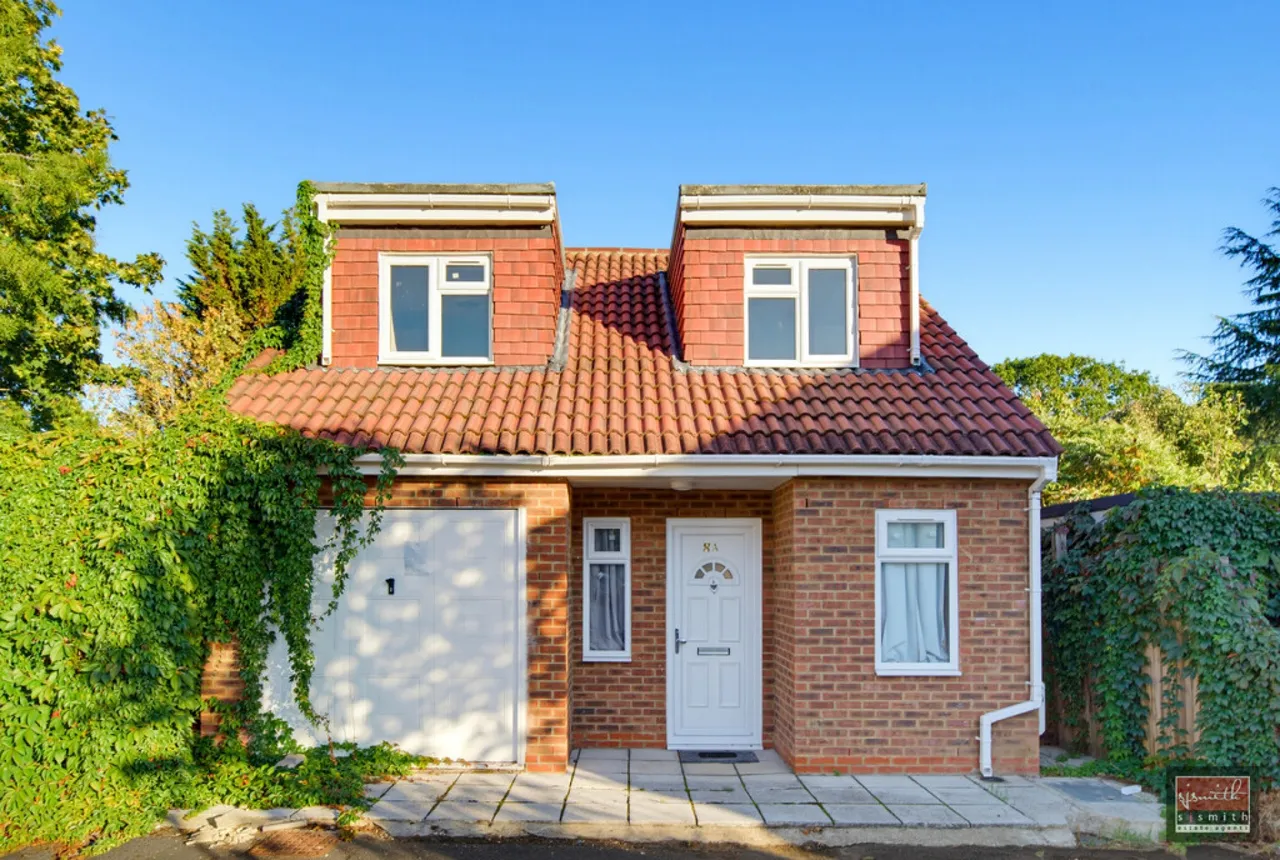 2 bed house for sale, York Close, Staines-upon-Thames, TW18