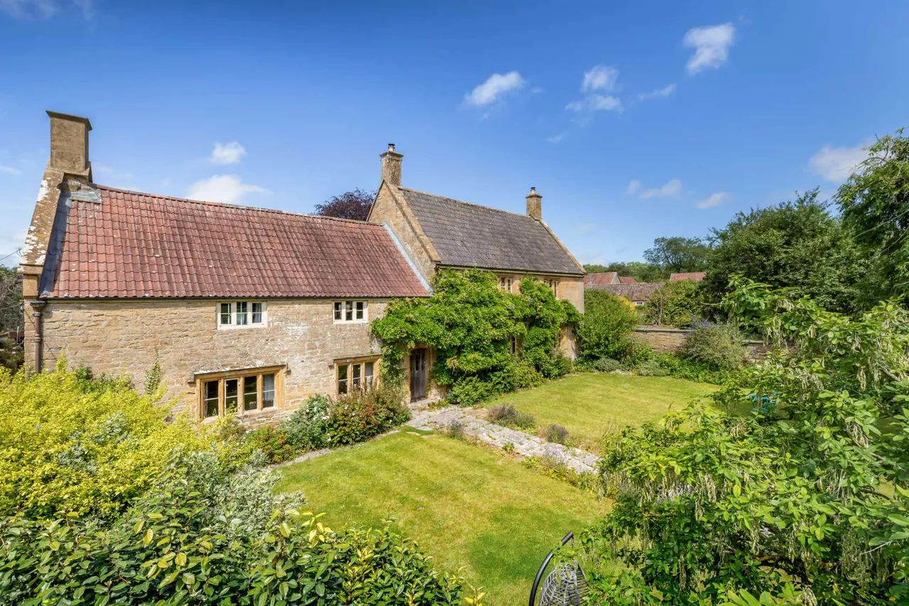 5 bed house for sale — Queen Street, Tintinhull, Yeovil, Somerset, BA22 8PQ