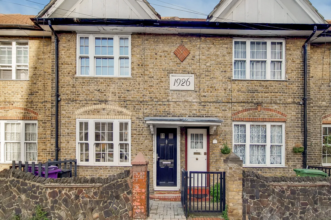 7 Tiller Road, London, photo 2