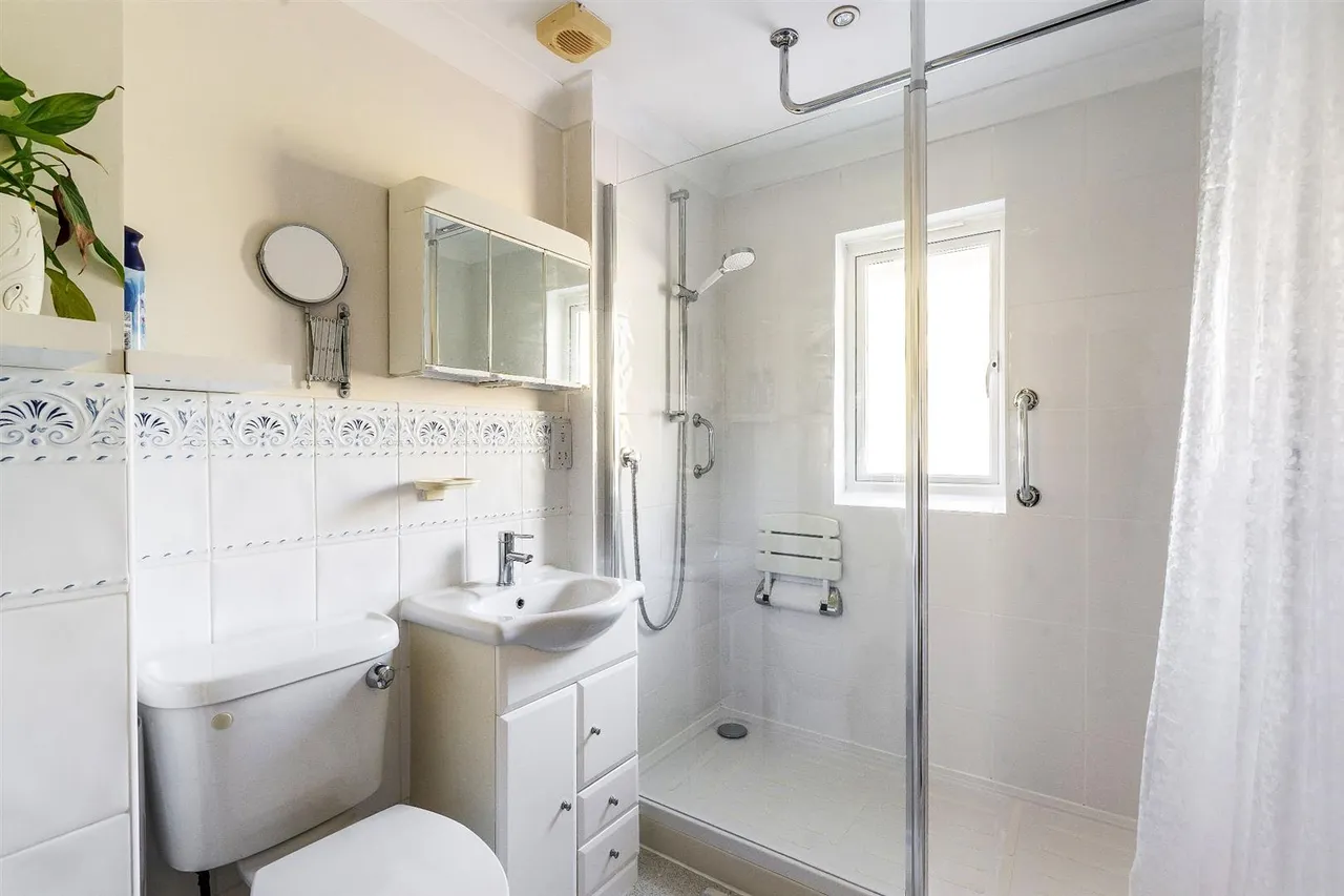 Keswick Road, Great Bookham, KT23, photo 9