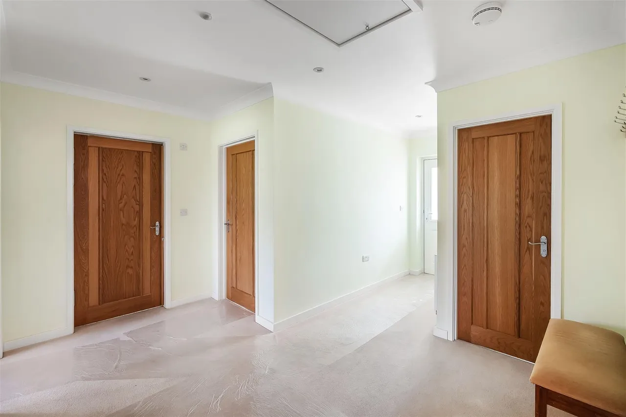 Woodfield Lane, Ashtead, KT21, photo 9