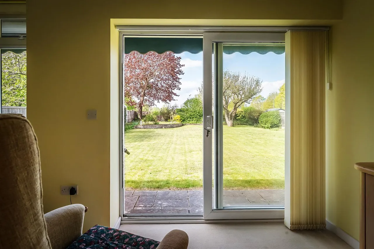 Woodfield Lane, Ashtead, KT21, photo 5