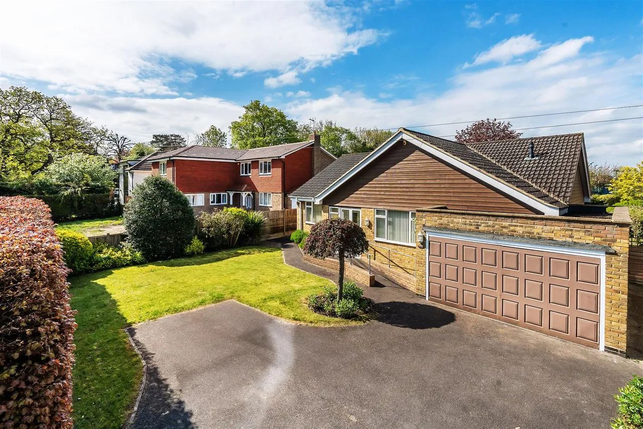 Woodfield Lane, Ashtead, KT21, photo 4