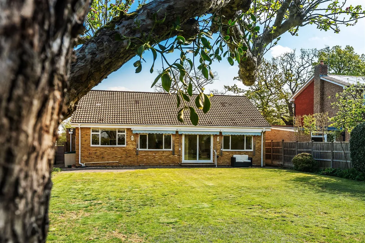 Woodfield Lane, Ashtead, KT21, photo 15