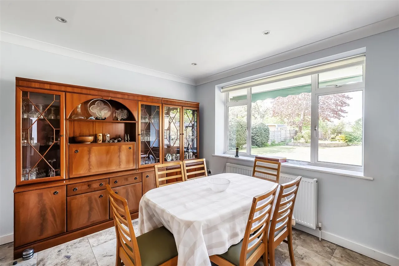 Woodfield Lane, Ashtead, KT21, photo 6
