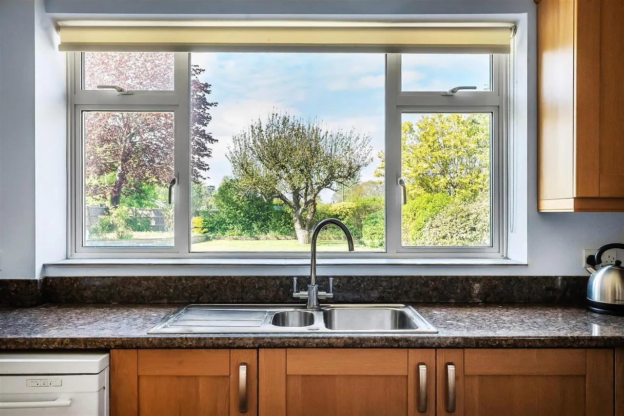 Woodfield Lane, Ashtead, KT21, photo 7