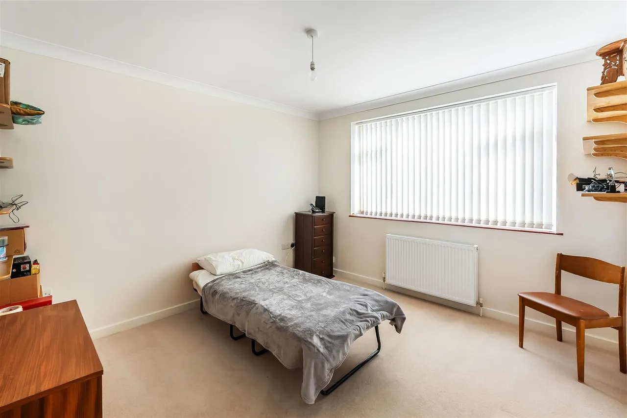 Woodfield Lane, Ashtead, KT21, photo 10