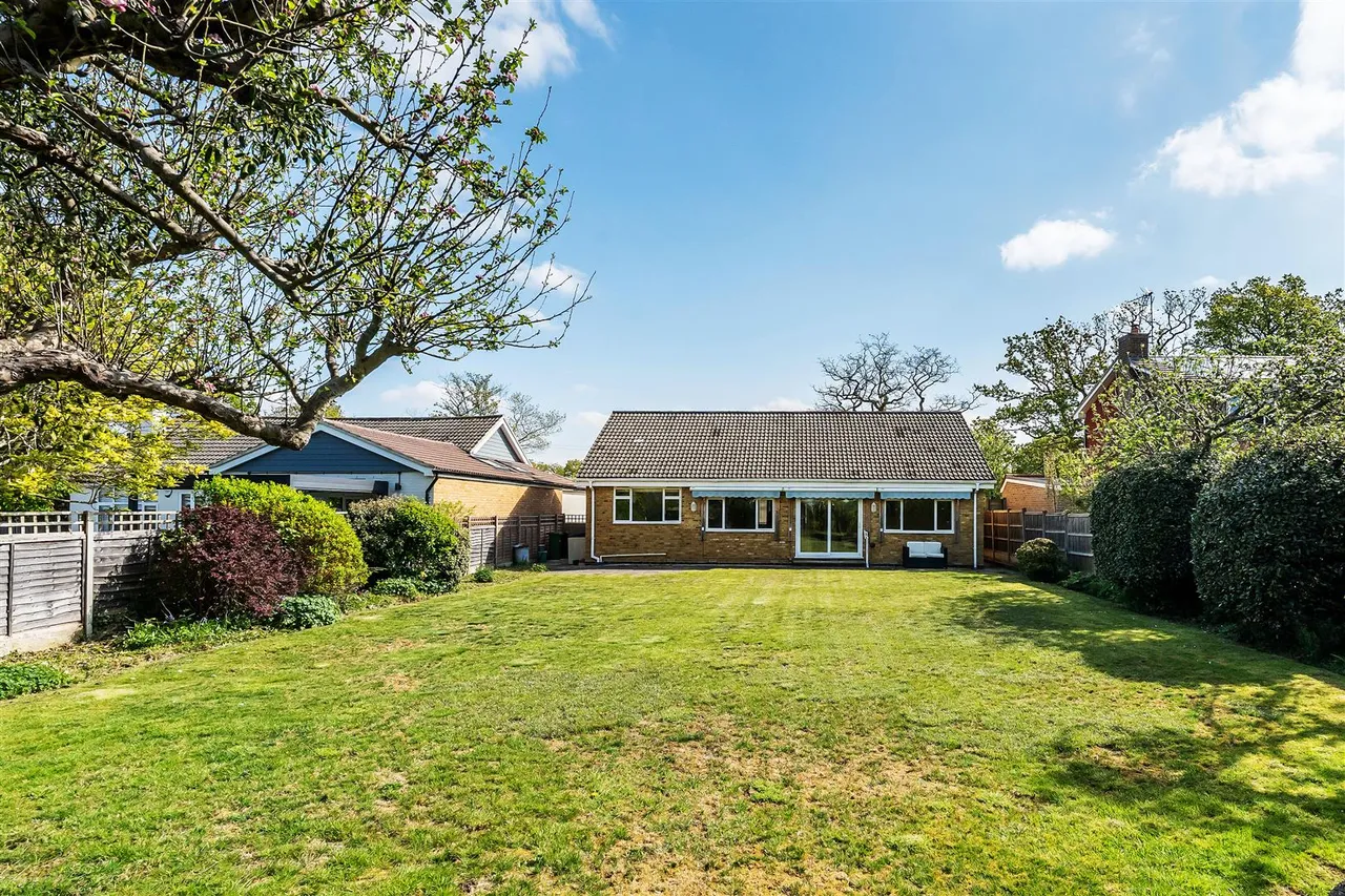 Woodfield Lane, Ashtead, KT21, photo 16