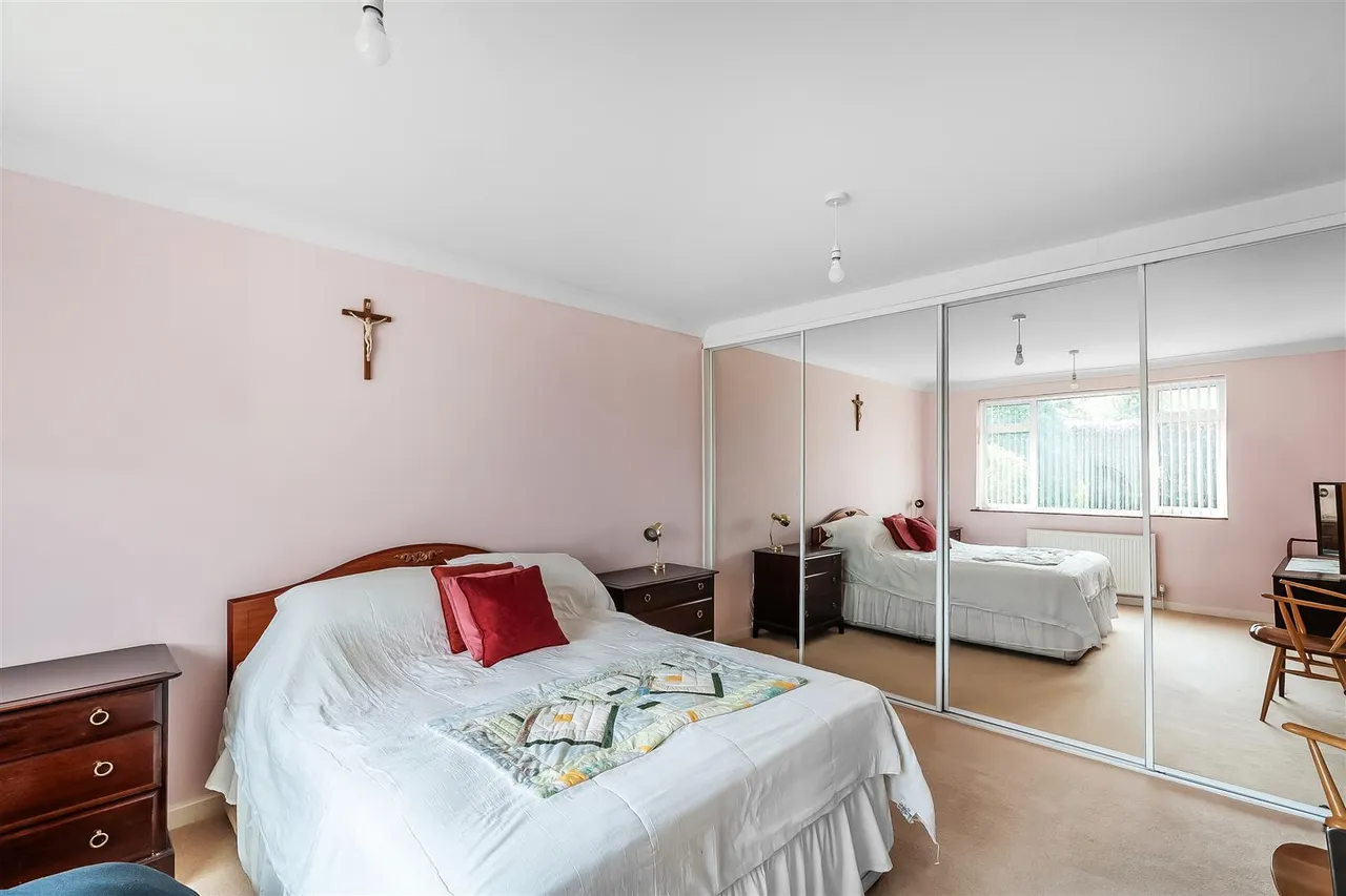 Woodfield Lane, Ashtead, KT21, photo 13
