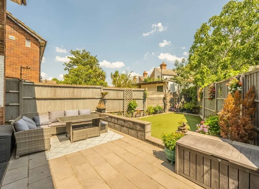 Cedar Way, Sunbury-On-Thames, TW16, photo 7