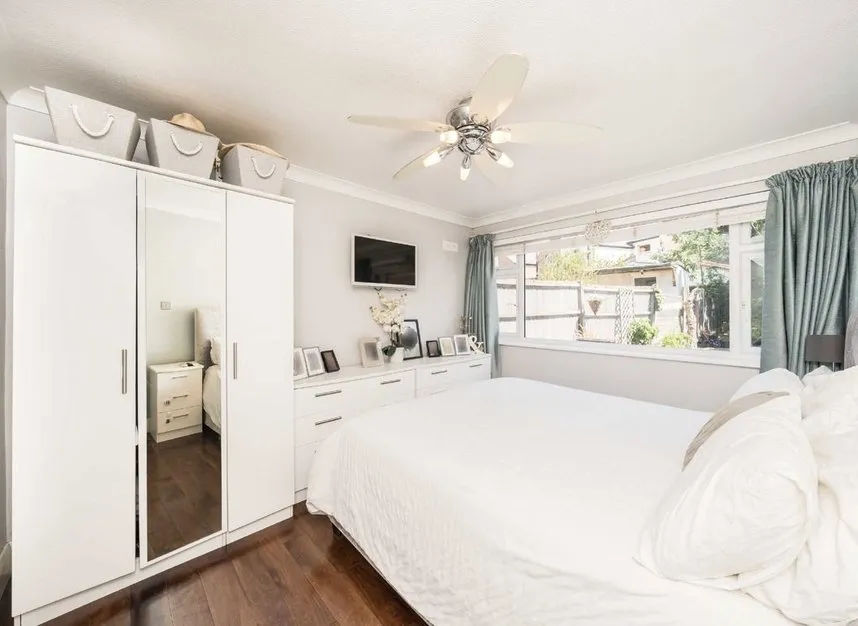 Cedar Way, Sunbury-On-Thames, TW16, photo 5