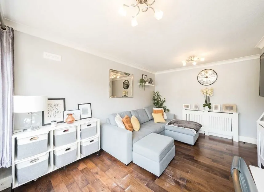 Cedar Way, Sunbury-On-Thames, TW16, photo 3