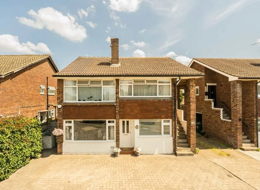 2 bed flat for sale — Cedar Way, Sunbury-On-Thames, TW16