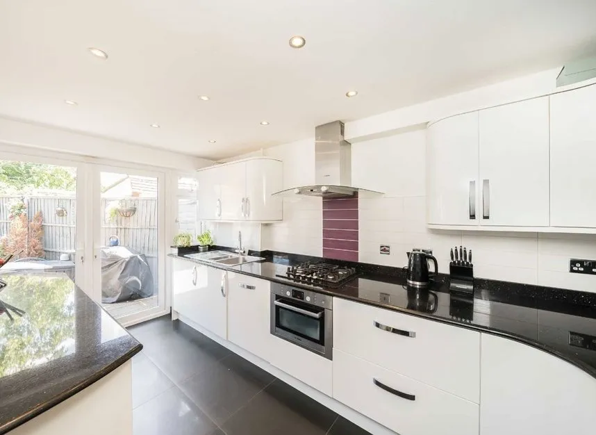 Cedar Way, Sunbury-On-Thames, TW16, photo 4