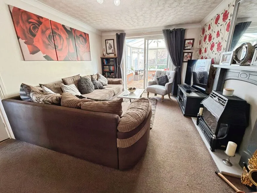 Heron Walk, North Hykeham, Lincolnshire, LN6, photo 2