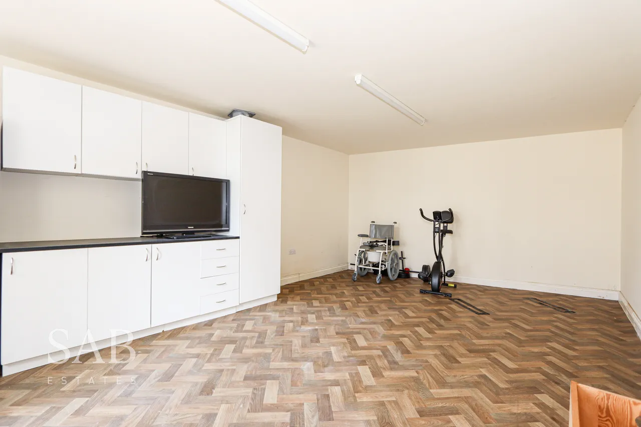 Glamis Crescent, Hayes, UB3, photo 12