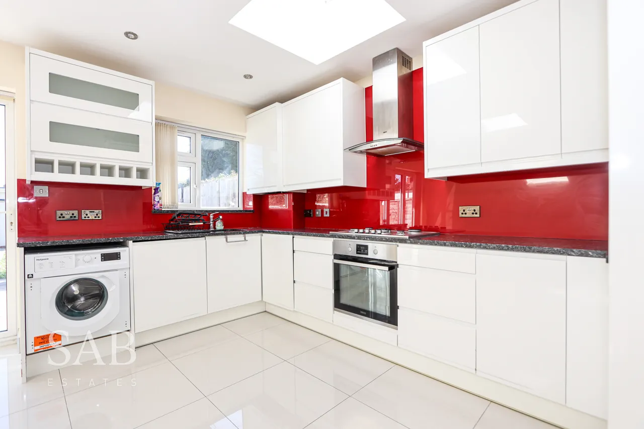 4 bed house to rent, Glamis Crescent, Hayes, UB3