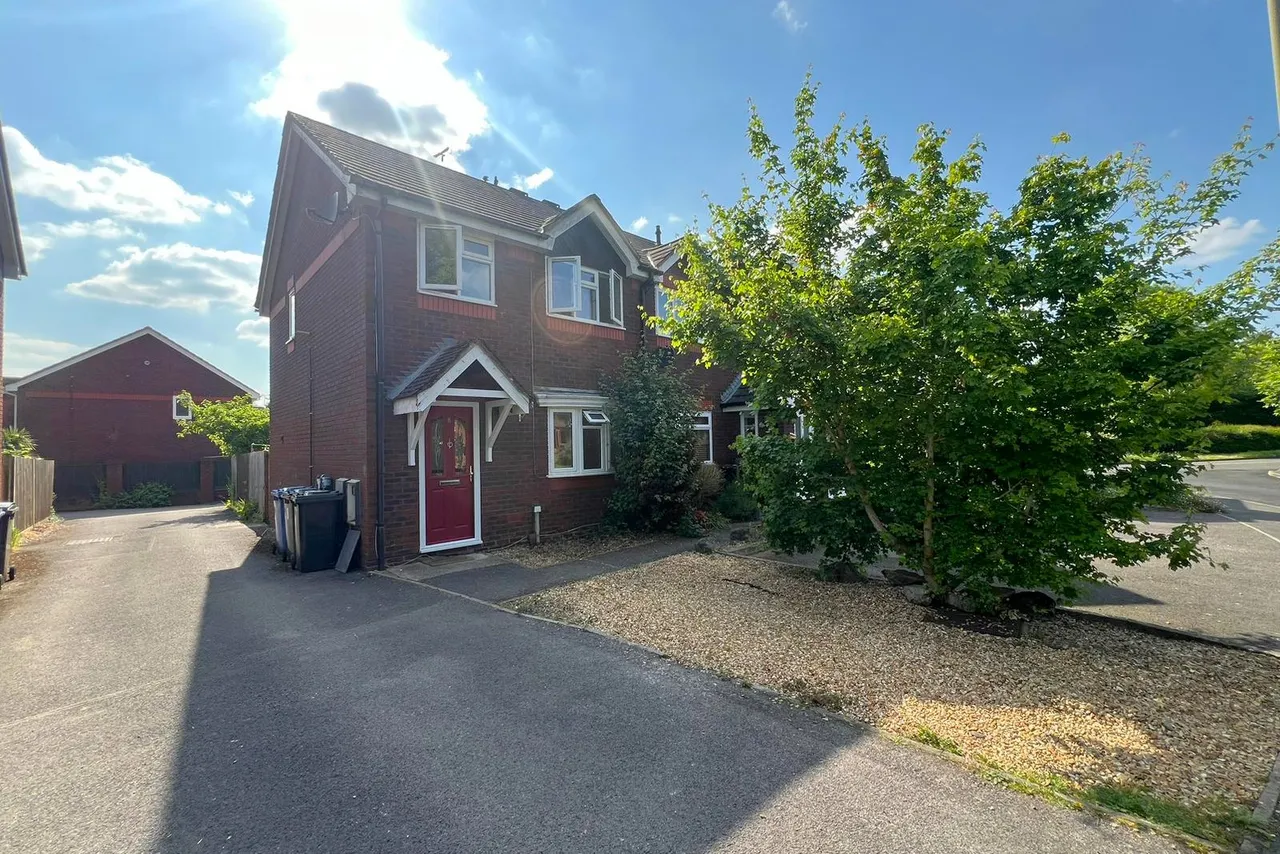 3 bed house to rent — Nether Vell-Mead, Church Crookham, GU52 0YQ